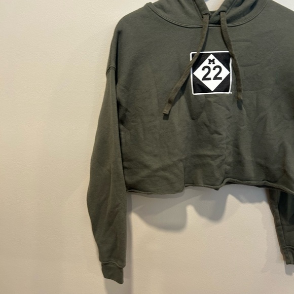 M22 cropped hoodie (S) - Picture 7 of 8